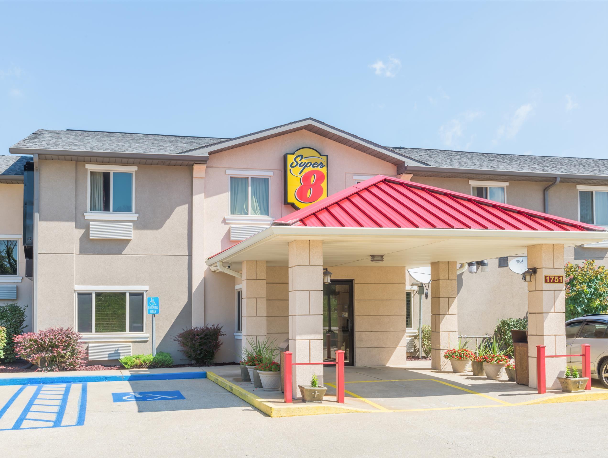 Super 8 By Wyndham Bloomington University Area Dış mekan fotoğraf