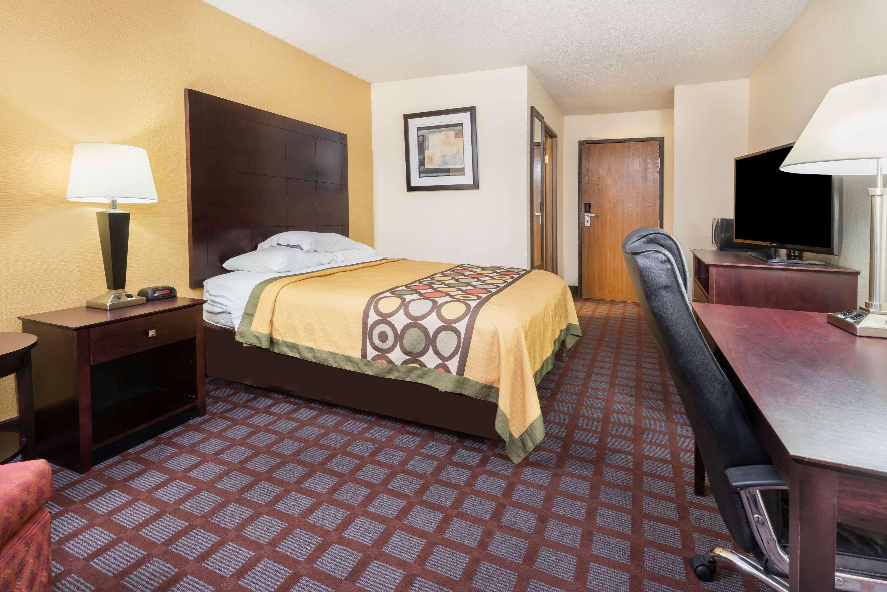 Super 8 By Wyndham Bloomington University Area Dış mekan fotoğraf