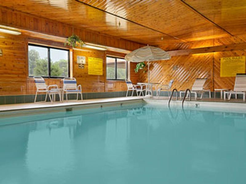 Super 8 By Wyndham Bloomington University Area Dış mekan fotoğraf
